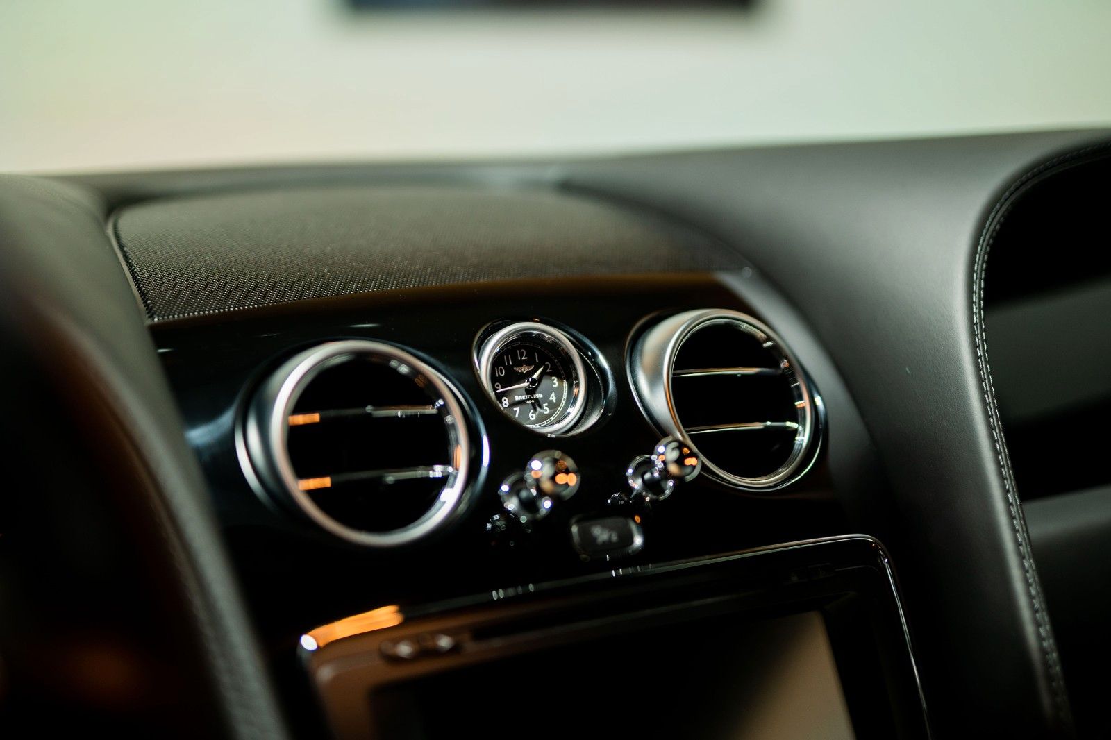 Fahrzeugabbildung Bentley Continental GT V8 - Mulliner Styling-Pack Carbon