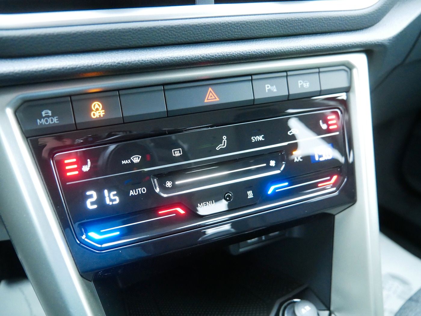 Fahrzeugabbildung Volkswagen T-Roc 1.0 MOVE NEU38T AHK Standheiz ACC LED SHZ