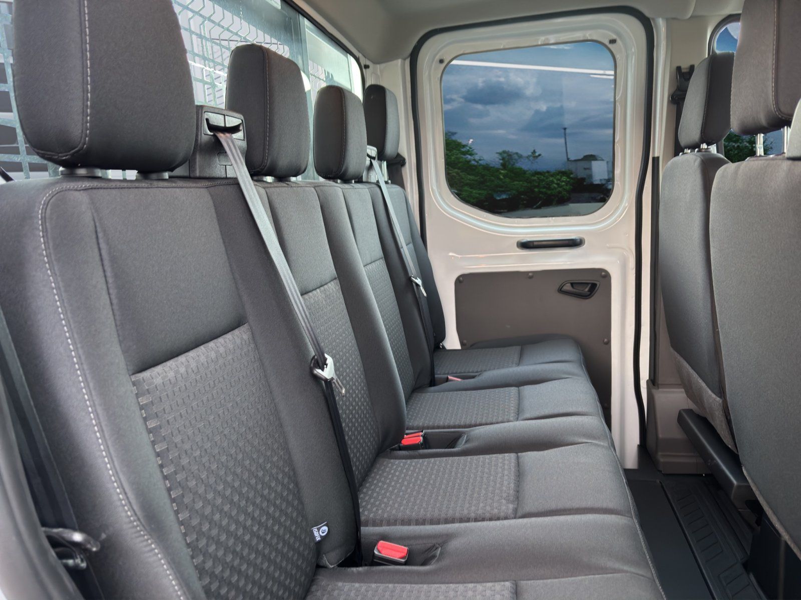 Fahrzeugabbildung Ford Transit 350 L5 Doppelkabine Trend