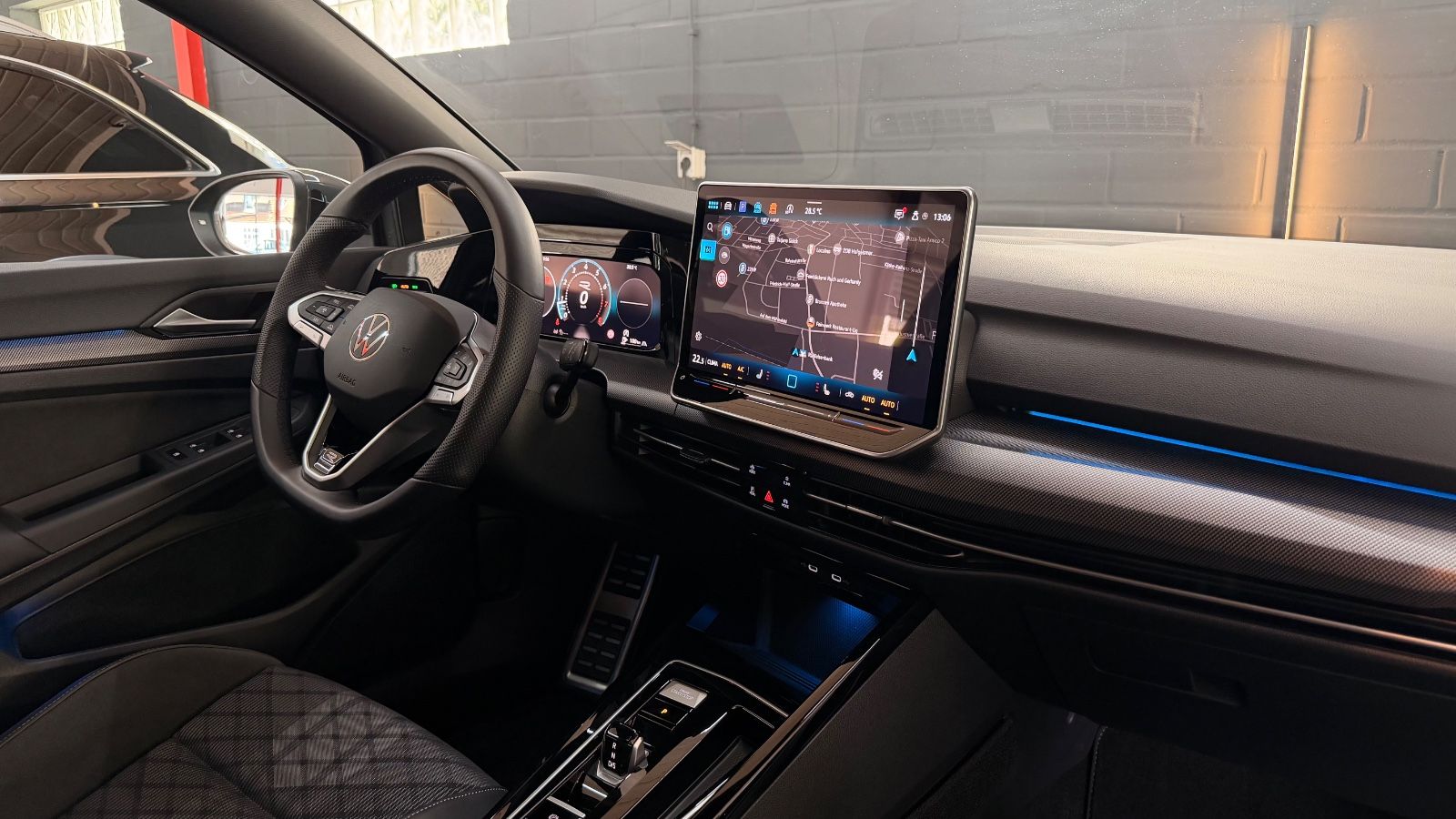 VW Golf Golf VIII 2.0 TSI 4Motion R-Line|PANO|HUD|AHK|19 Vorschau 14