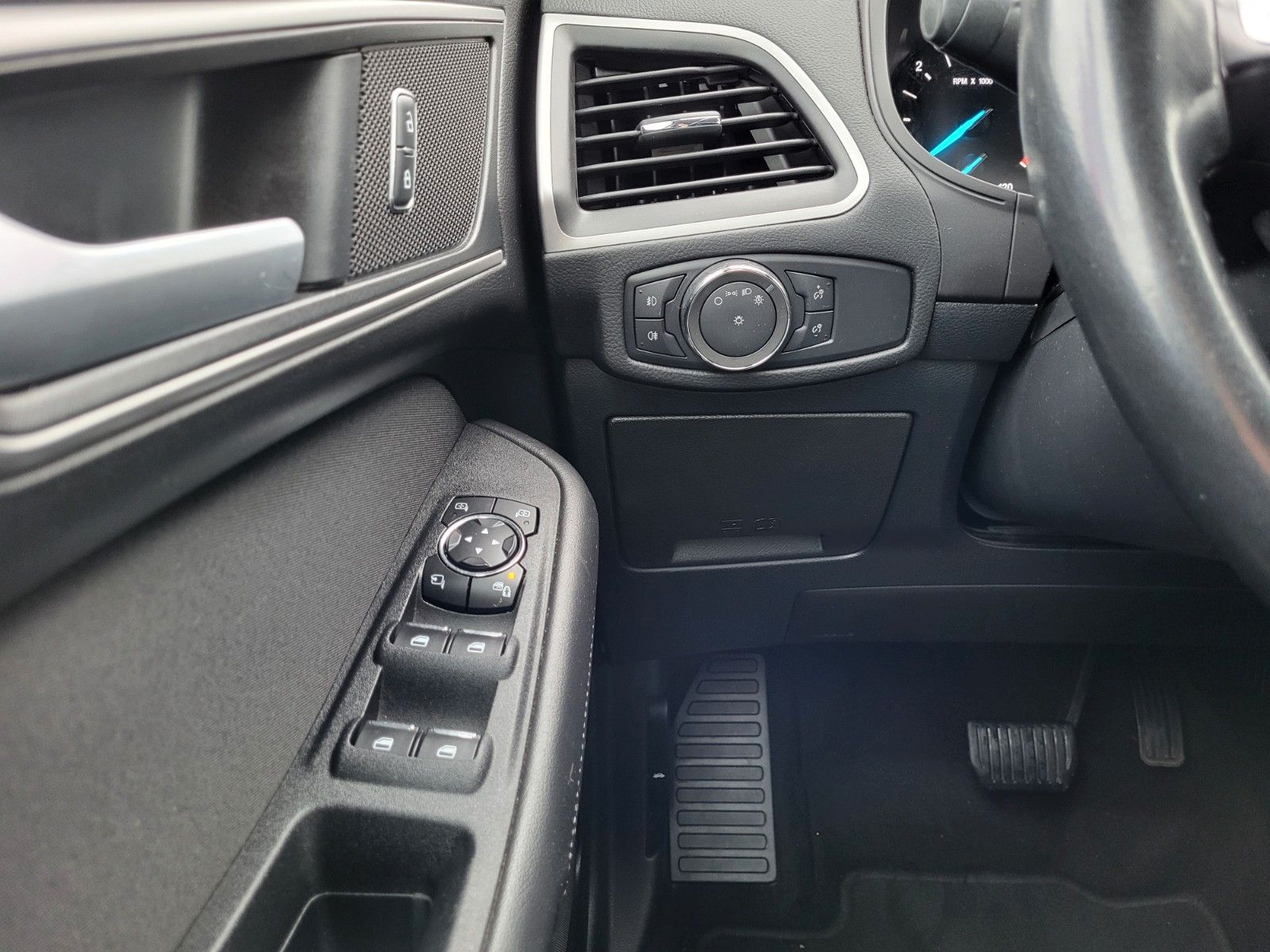 Fahrzeugabbildung Ford S-Max S-MAX Business Autom., Standheizung