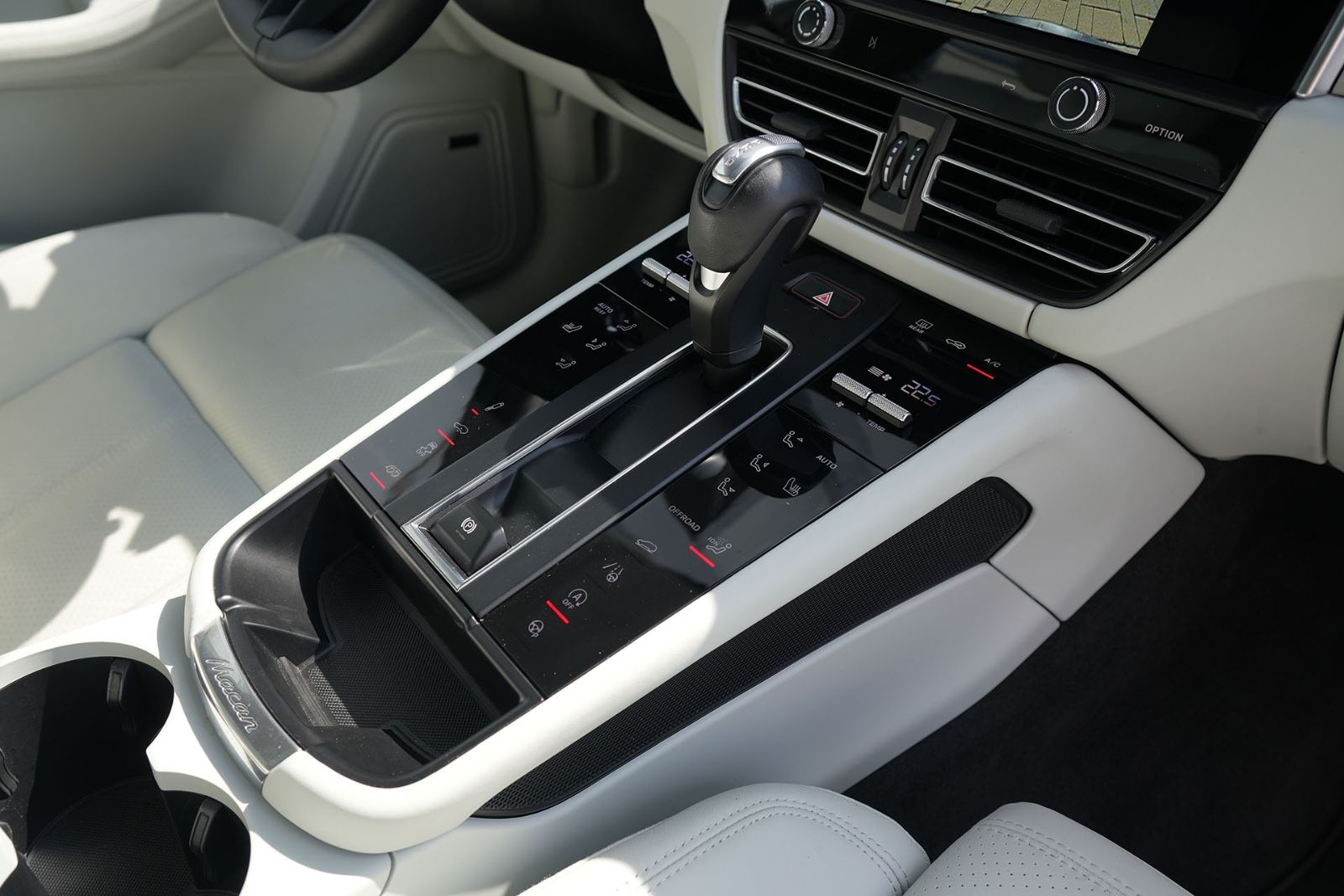 Porsche Macan LEDER KREIDE-ACC-LUFTF-PANO-SPORTABG.-VOLL foto 21