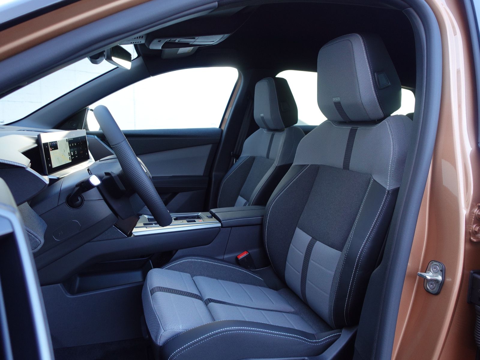 Fahrzeugabbildung Opel Grandland GS, Head Up, LED, PP, Navi, RFK