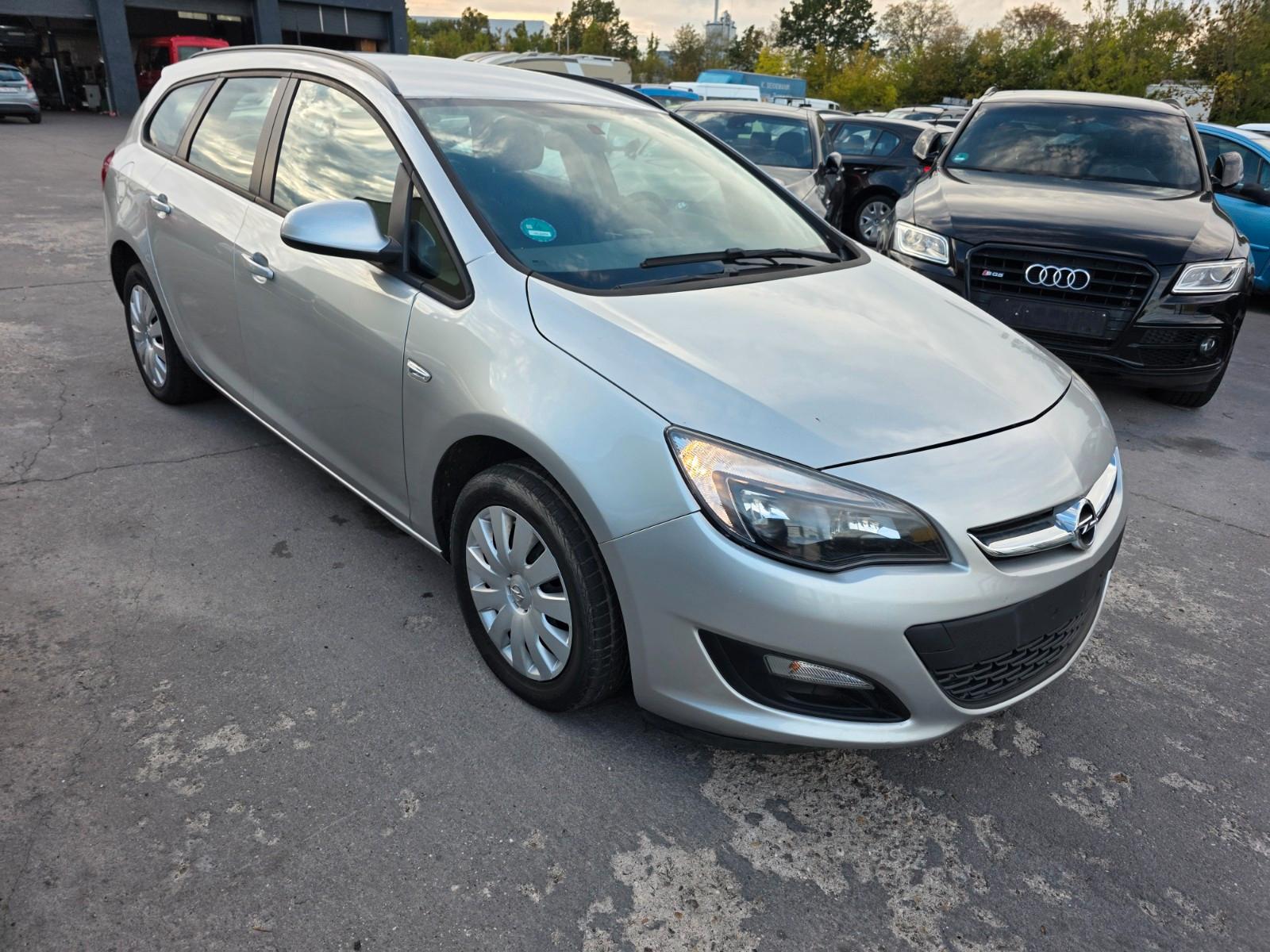 Opel Astra 2014 — interior