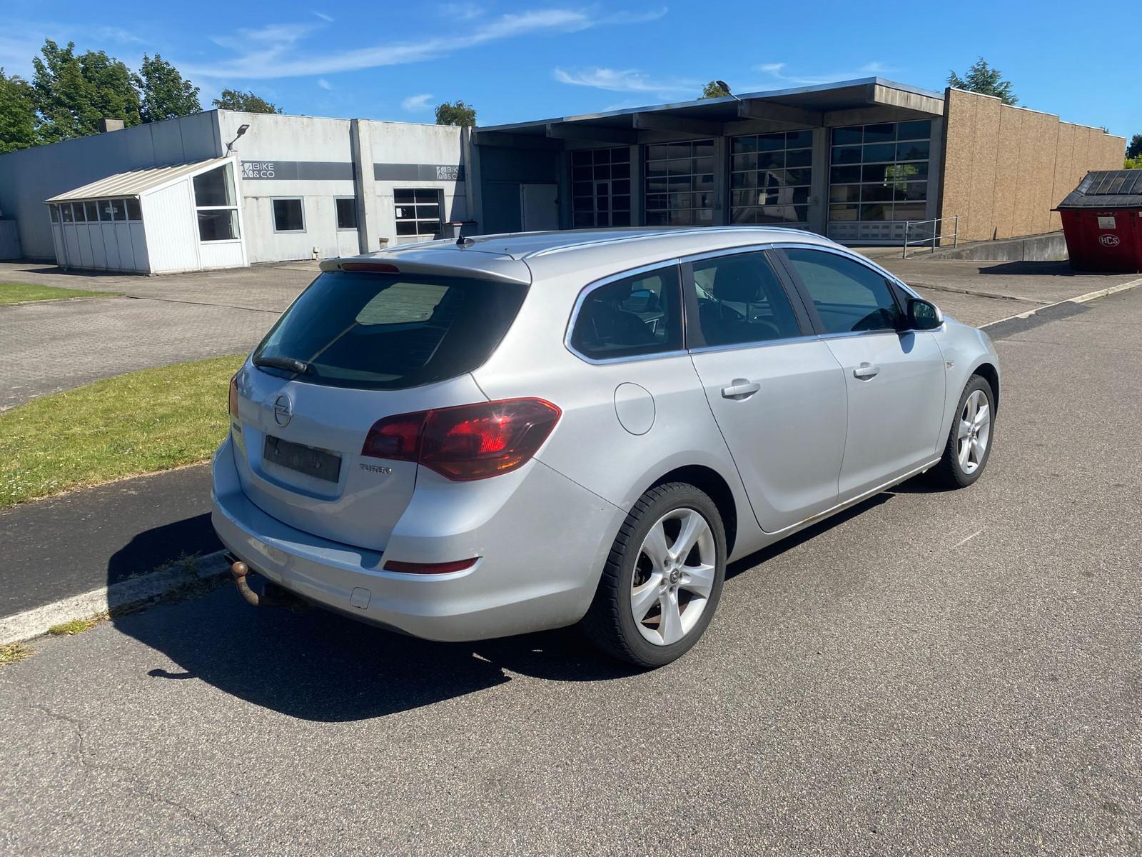 Opel Astra 2012 — photo 7