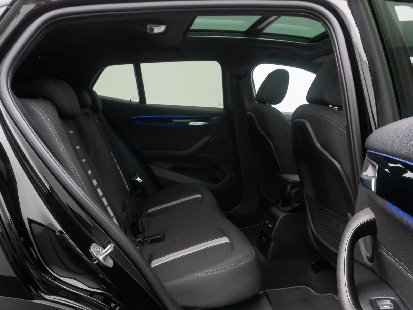 Fahrzeugabbildung BMW X2 sD18i Sport HiFi Kamera DAB Panorama 18Zoll