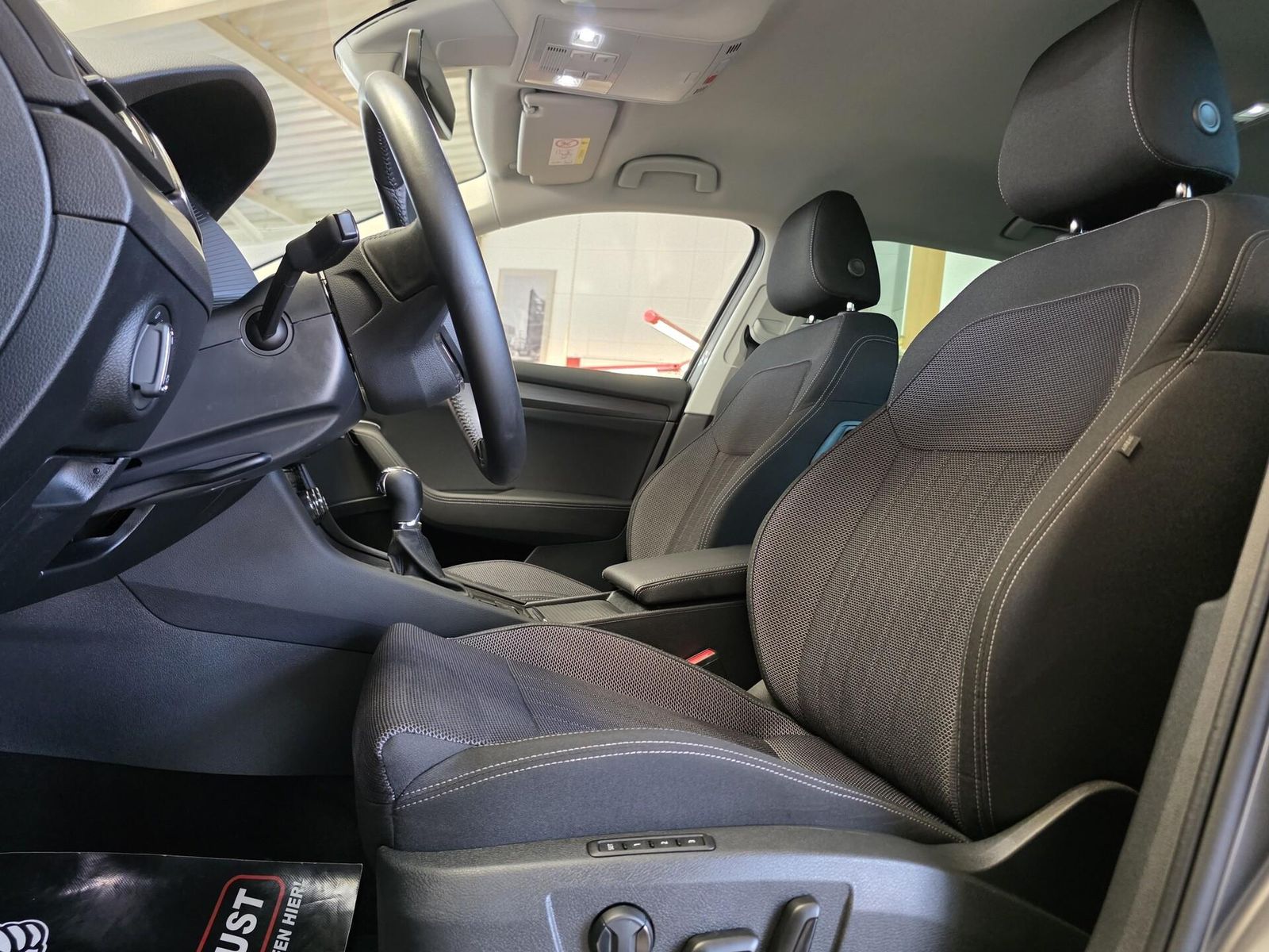 Fahrzeugabbildung SKODA Superb Combi 4x4/200 PS/Navi/LED/Keyless/Ahk