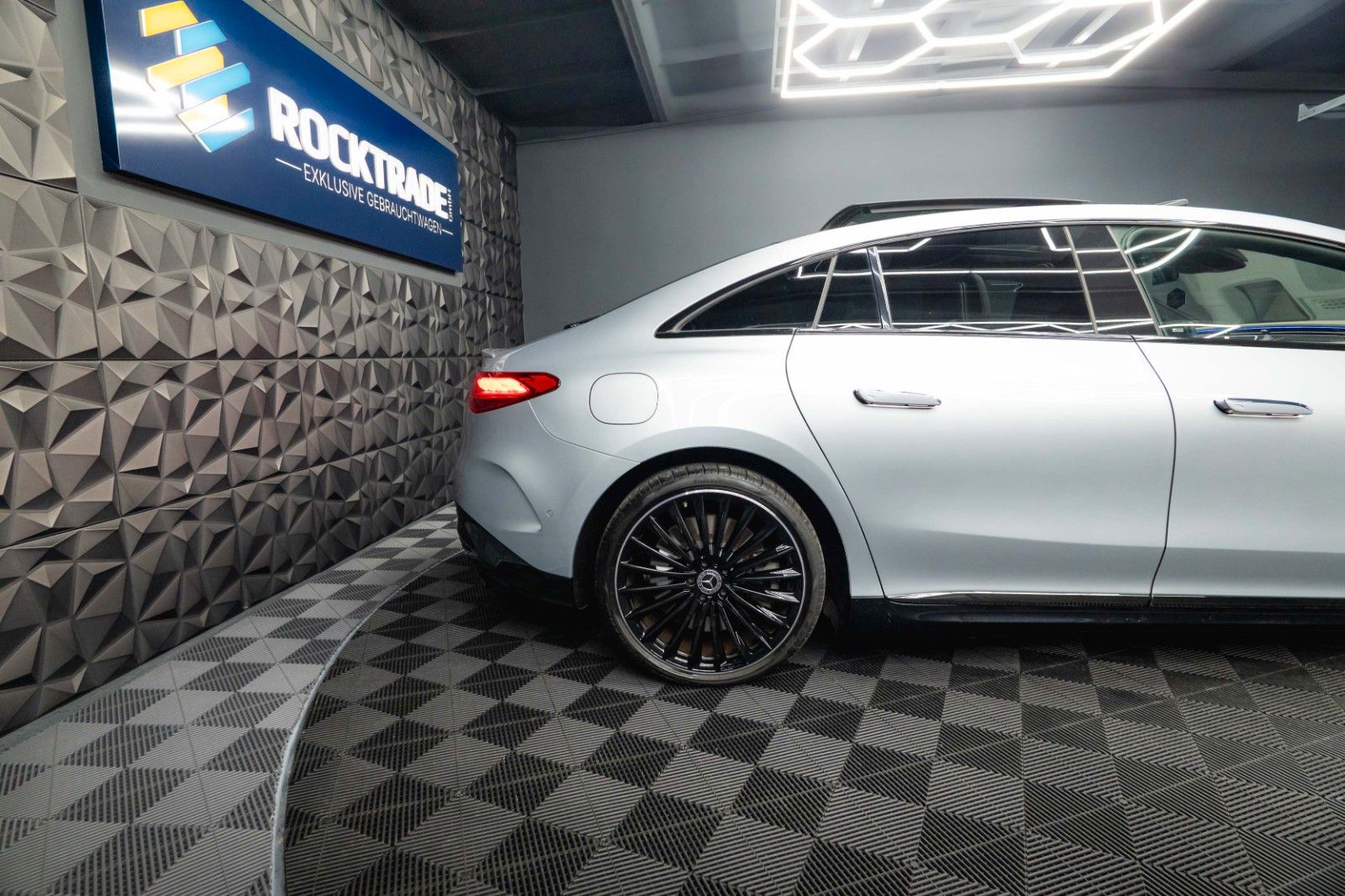 Fahrzeugabbildung Mercedes-Benz EQE 350+ AMG Night | Batterie NEU 100% | Pano