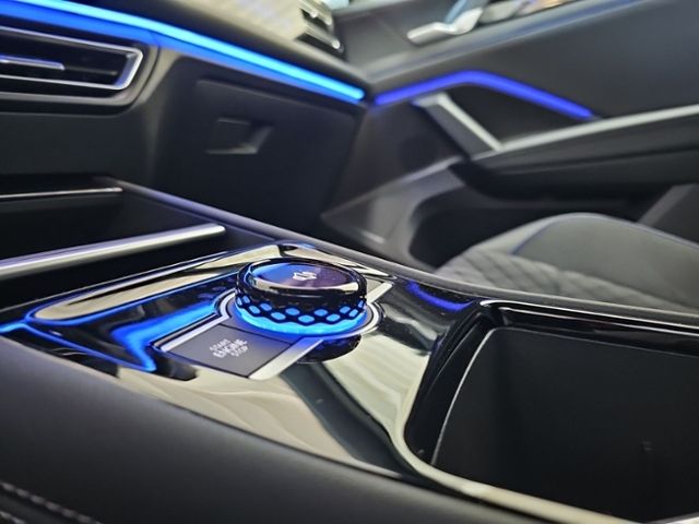 Fahrzeugabbildung Volkswagen Tiguan 1.5 eTSI DSG R-Line IQ.LIGHT STDHZ NAVI A