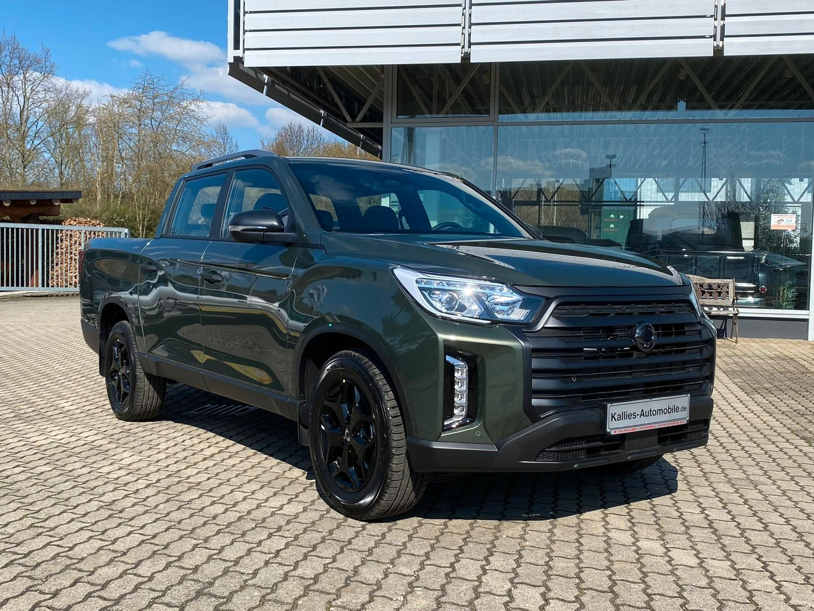 Fahrzeugabbildung Ssangyong Musso Grand 2.2d AT 4x4 BLACK LEDER+XENON+ROLLO