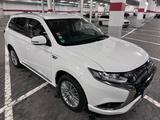Mitsubishi Outlander 2.4 MIVEC PLUG-IN HYBRID 4WD Plus ... - Mitsubishi Outlander Plus mit Hybrid-Antrieb (Benzin/Elektro)