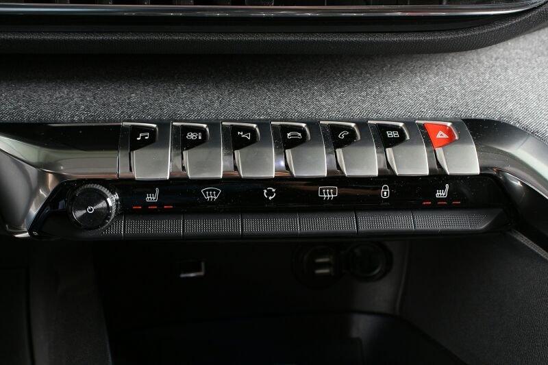 Peugeot 3008 1.2 PureTech Allure Pack LED Navi AHK