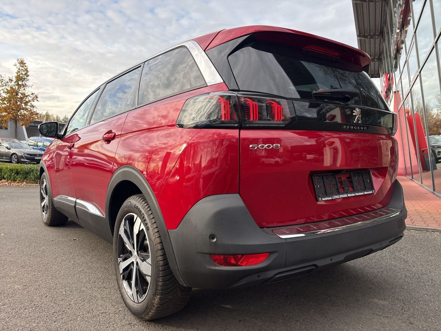 Fahrzeugabbildung Peugeot 5008 Allure Pack BlueHDi 130 Navi  360 Kamera