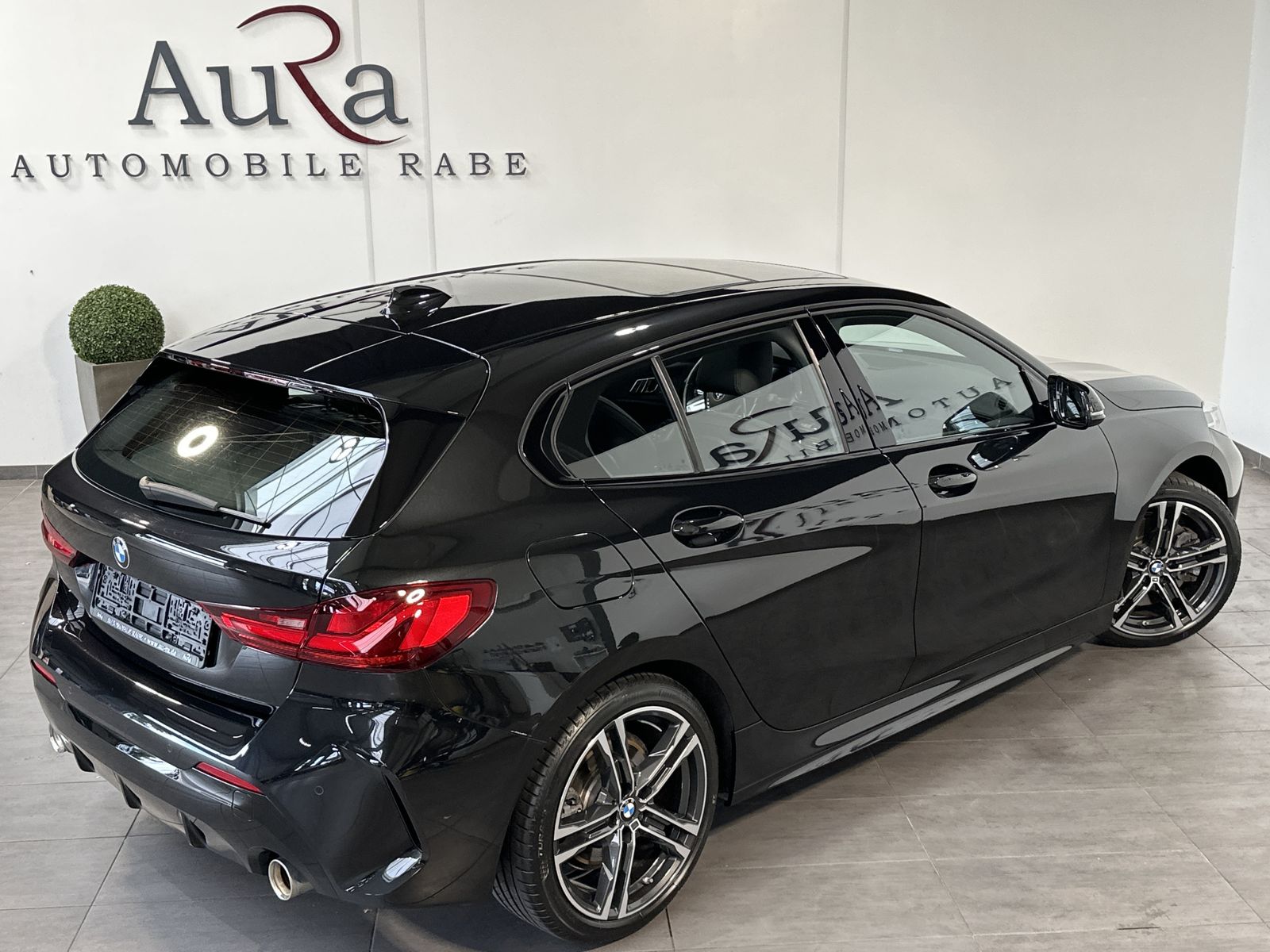 Fahrzeugabbildung BMW 120i M-Sport 5-Türer NAV+LED+AHK+PANO+HIFI+18ZO