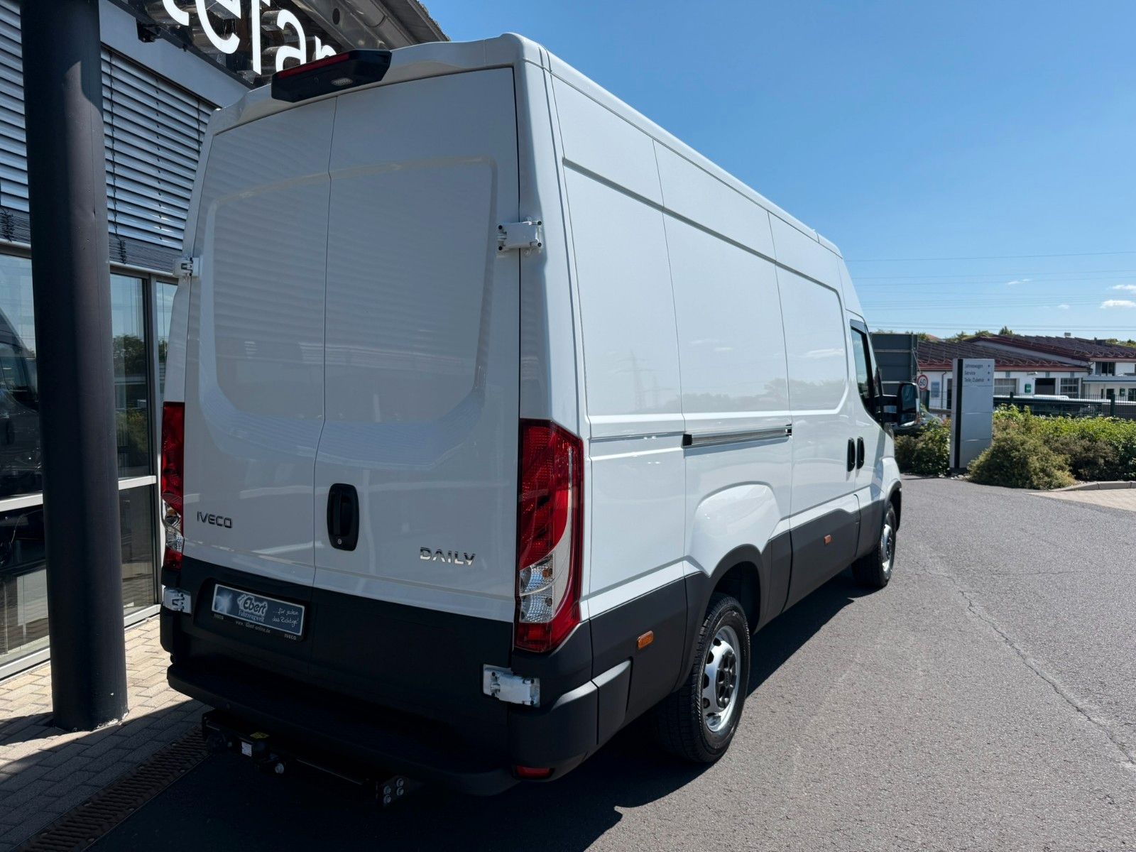 Fahrzeugabbildung Iveco Daily 35S18HA8 V Kastenwagen *R 3.520*AHK*