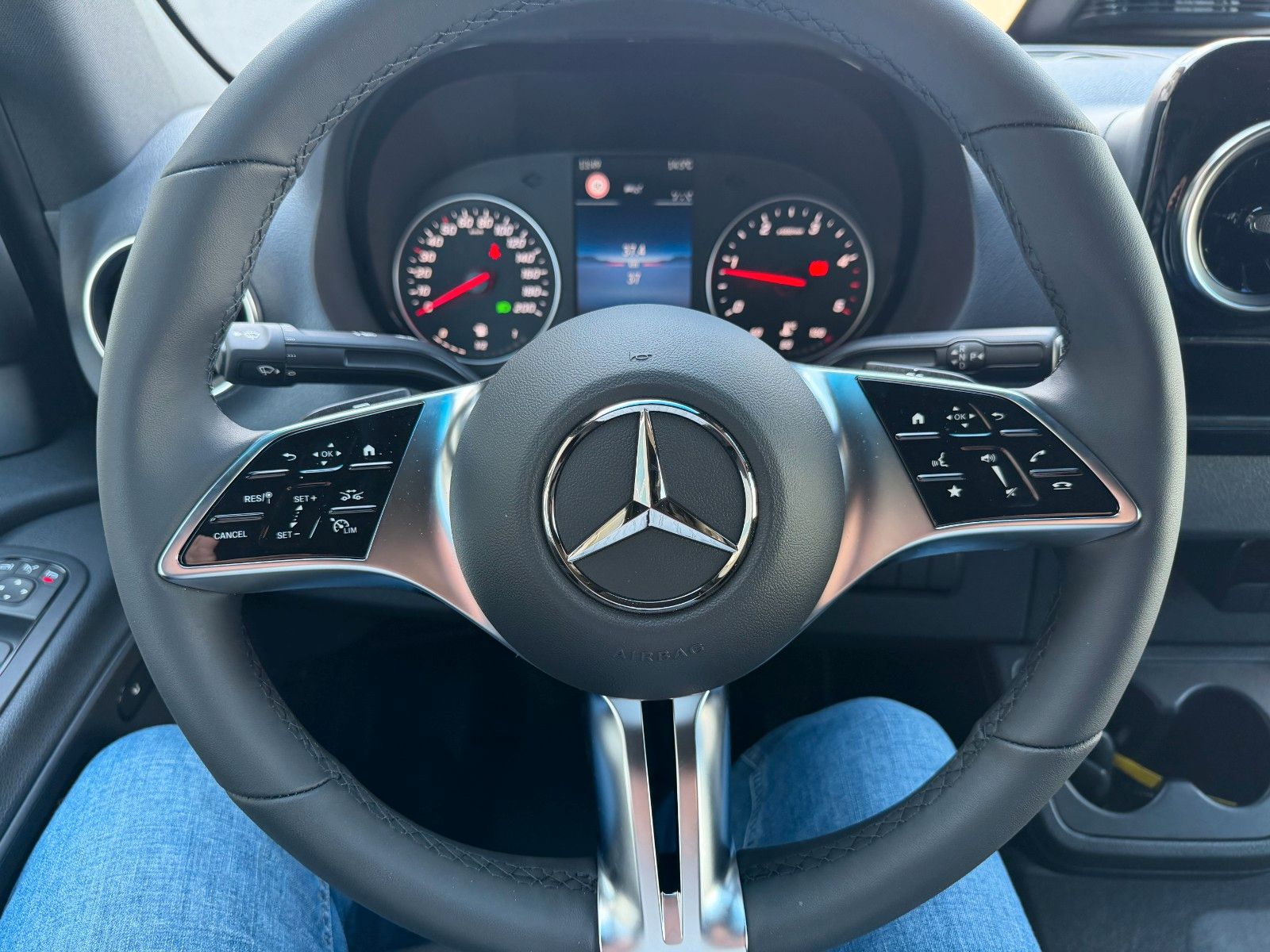 Fahrzeugabbildung Mercedes-Benz Sprinter 419 CDI 4x4 Extralang AHK Stdheiz