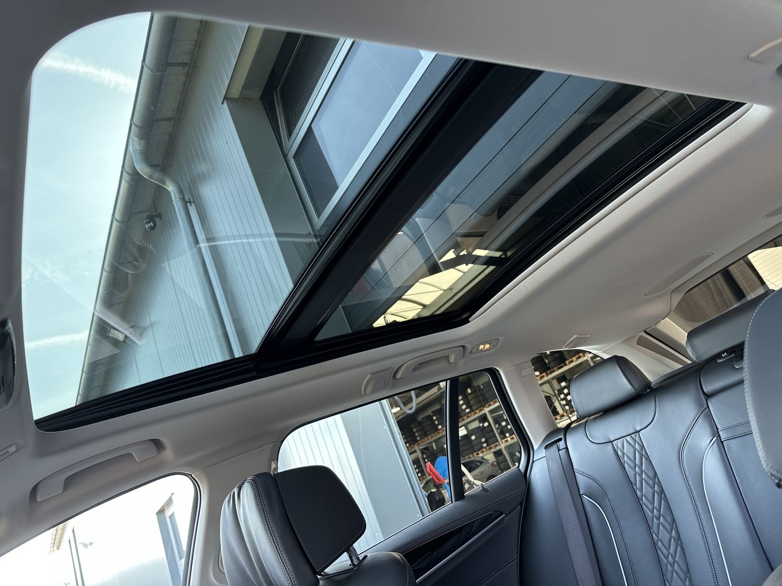 Fahrzeugabbildung BMW 520d Touring Luxury-Line NAV+LASER+PANO+HEAD-UP