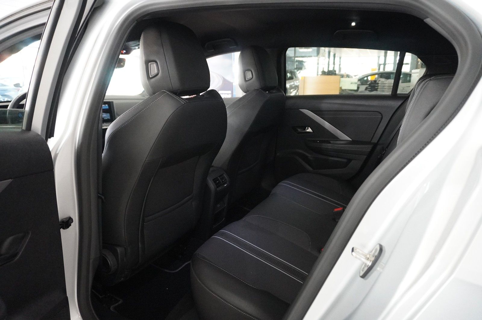 Fahrzeugabbildung Opel Astra L Lim. 1.6 HYBRID GS SPORT NAVI/360°/SPORT