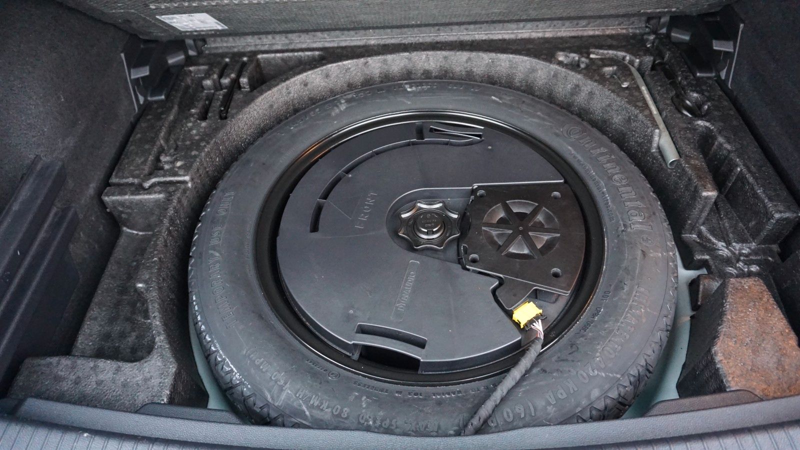 Fahrzeugabbildung Volkswagen Tiguan Highline 4M R-Line Panorama,Navi,LED,AHK