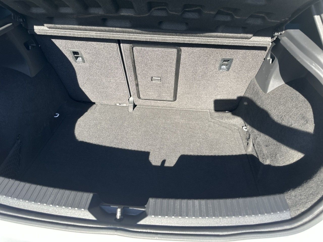 Fahrzeugabbildung SEAT Leon Cupra 2.0 TSI 213 kW (290 PS) 7-Gang-DSG - mit KI generiert/bearbeitet