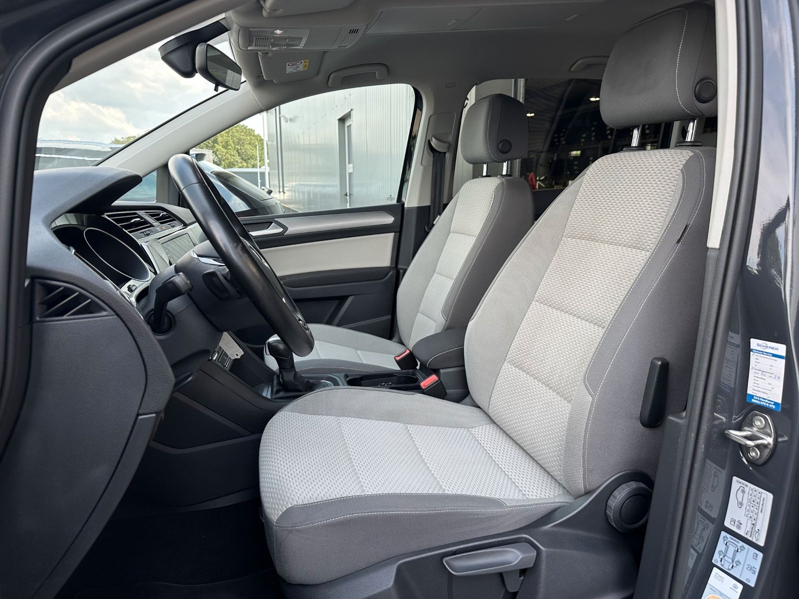 Fahrzeugabbildung Volkswagen Touran 2.0 TDI DSG Comfortline NAV+LED+AHK