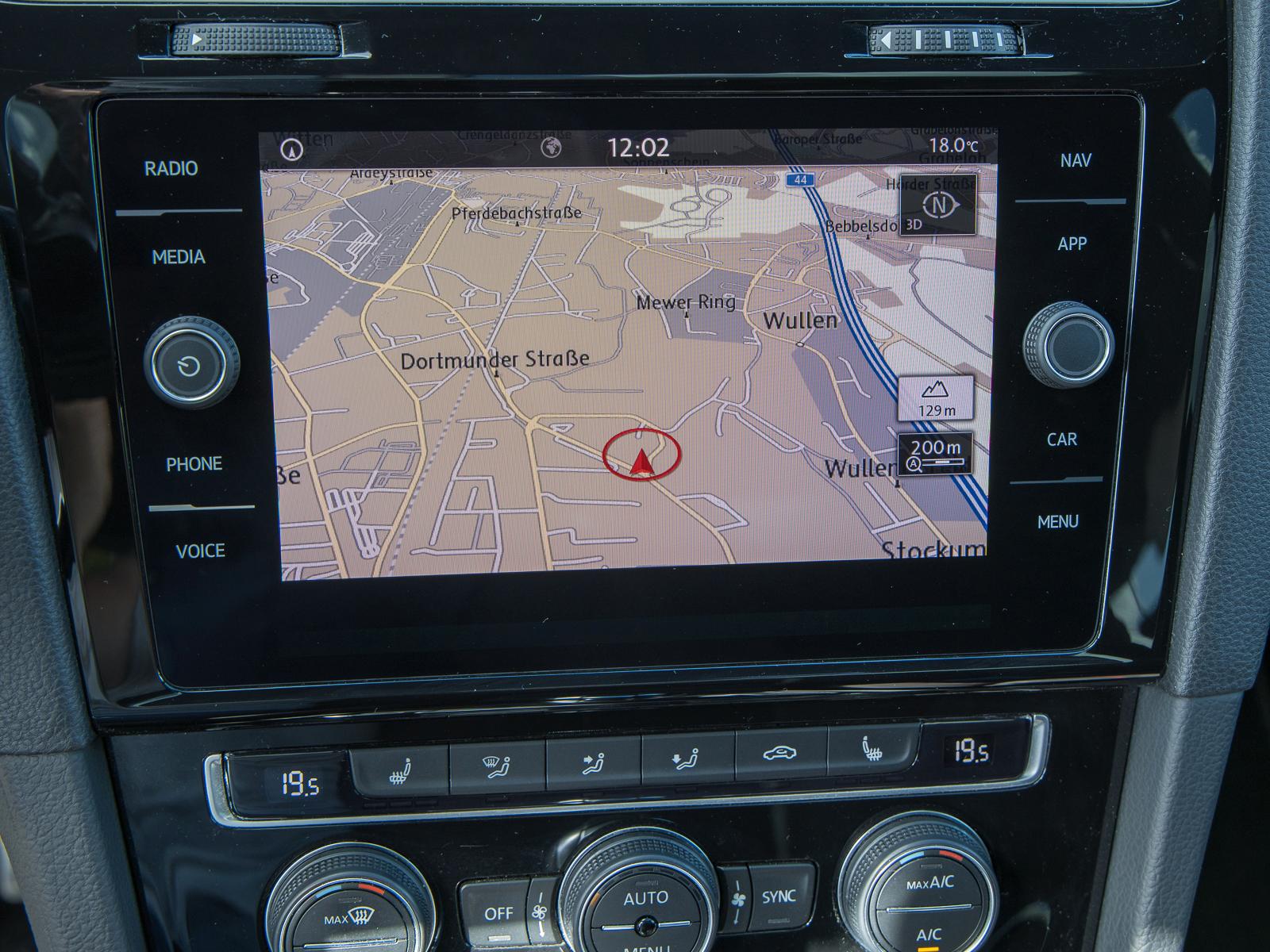 Volkswagen Golf GTI PERFORMANCE DSG PANO NAVI AHK LED ACC