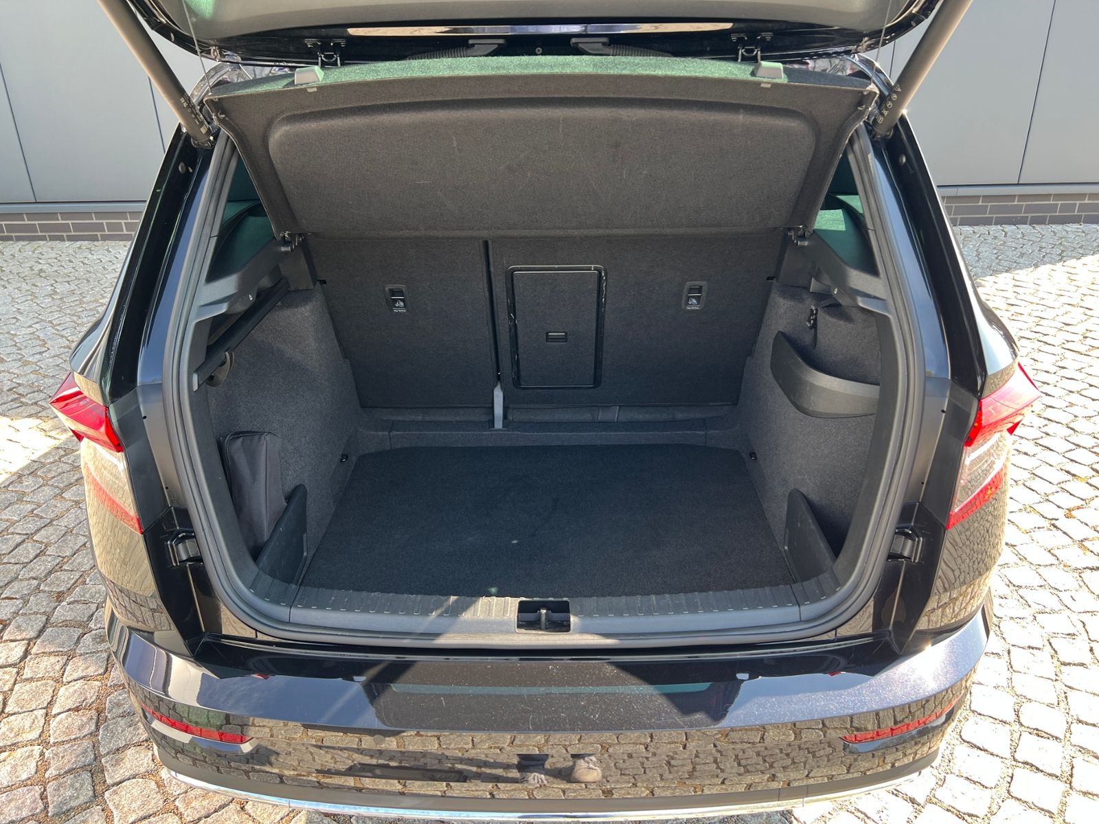 Fahrzeugabbildung SKODA Karoq Sportline 2.0 TDI DSG 4x4 "AHK, Matrix-LED