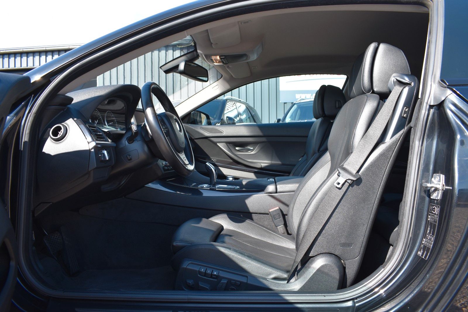 Fahrzeugabbildung BMW 640 i Coupe Schwarz Schwarz