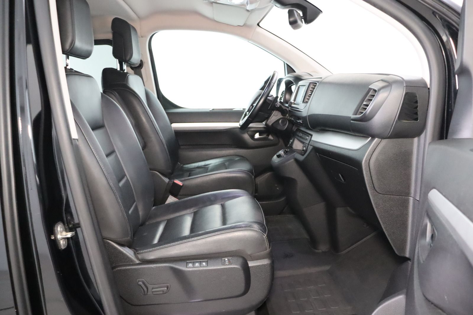 Fahrzeugabbildung Citroën Spacetourer Bus Lounge XL * LED * Navi