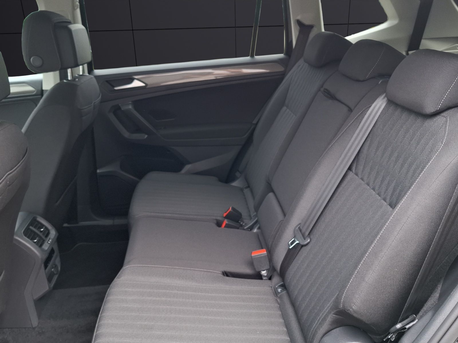 Fahrzeugabbildung Volkswagen Tiguan Allspace TDI Life DSG  7-Si LED AHK Navi