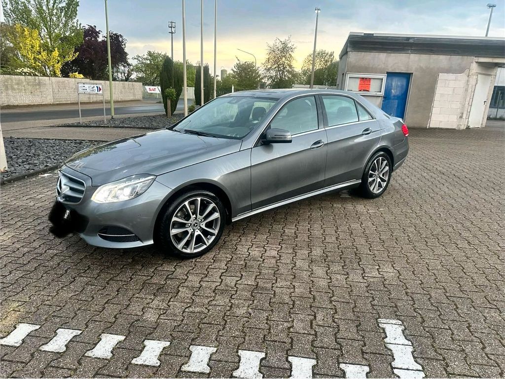 Image of Mercedes-Benz E 300