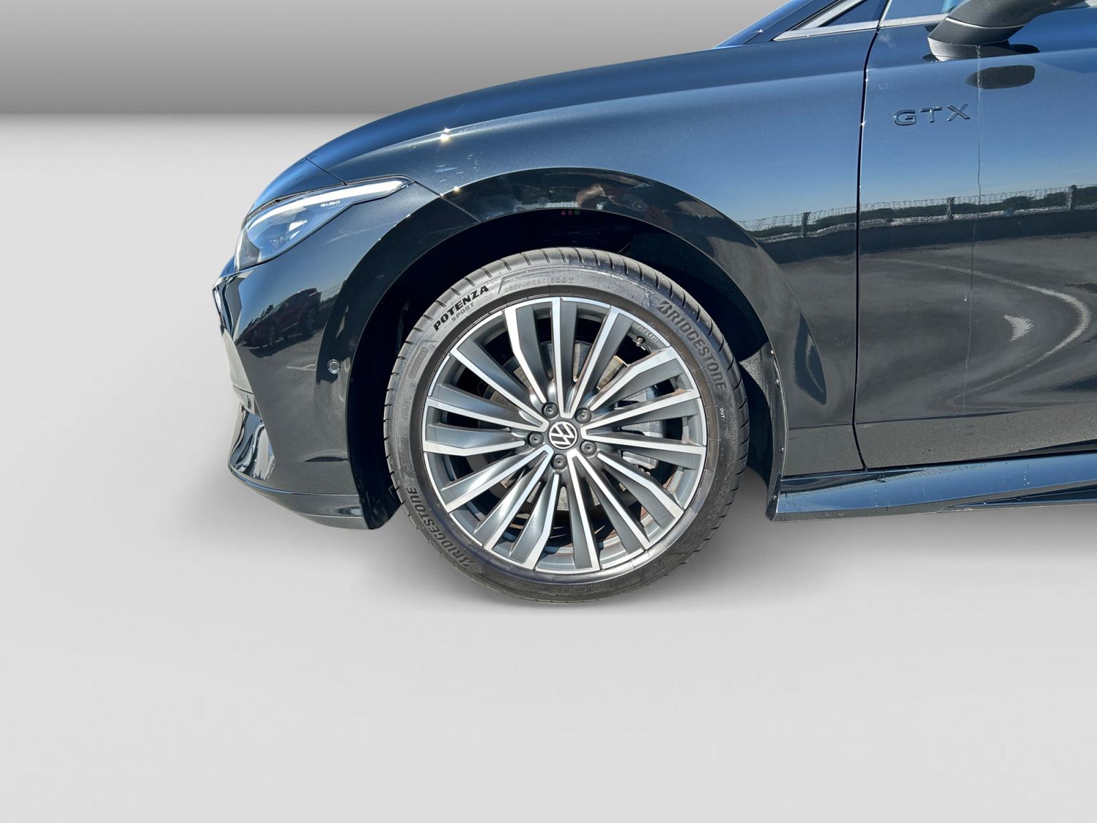 Volkswagen ID.7 GTX 4Motion AHK Pano Navi Wärmepumpe ACC Sp