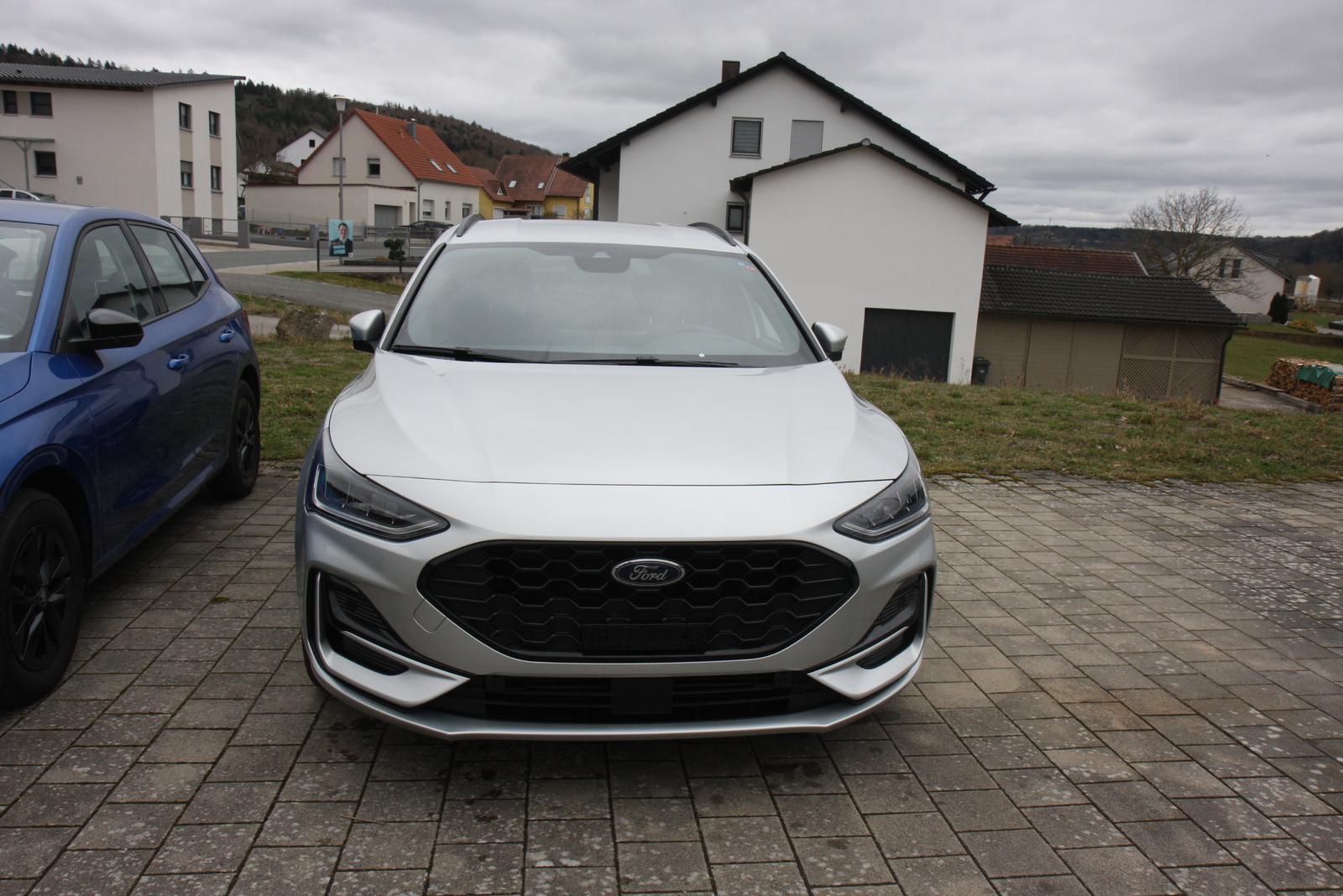 Ford Focus ST-Line  X Turnier Navi-AHK-WP-ACC-HeadUp