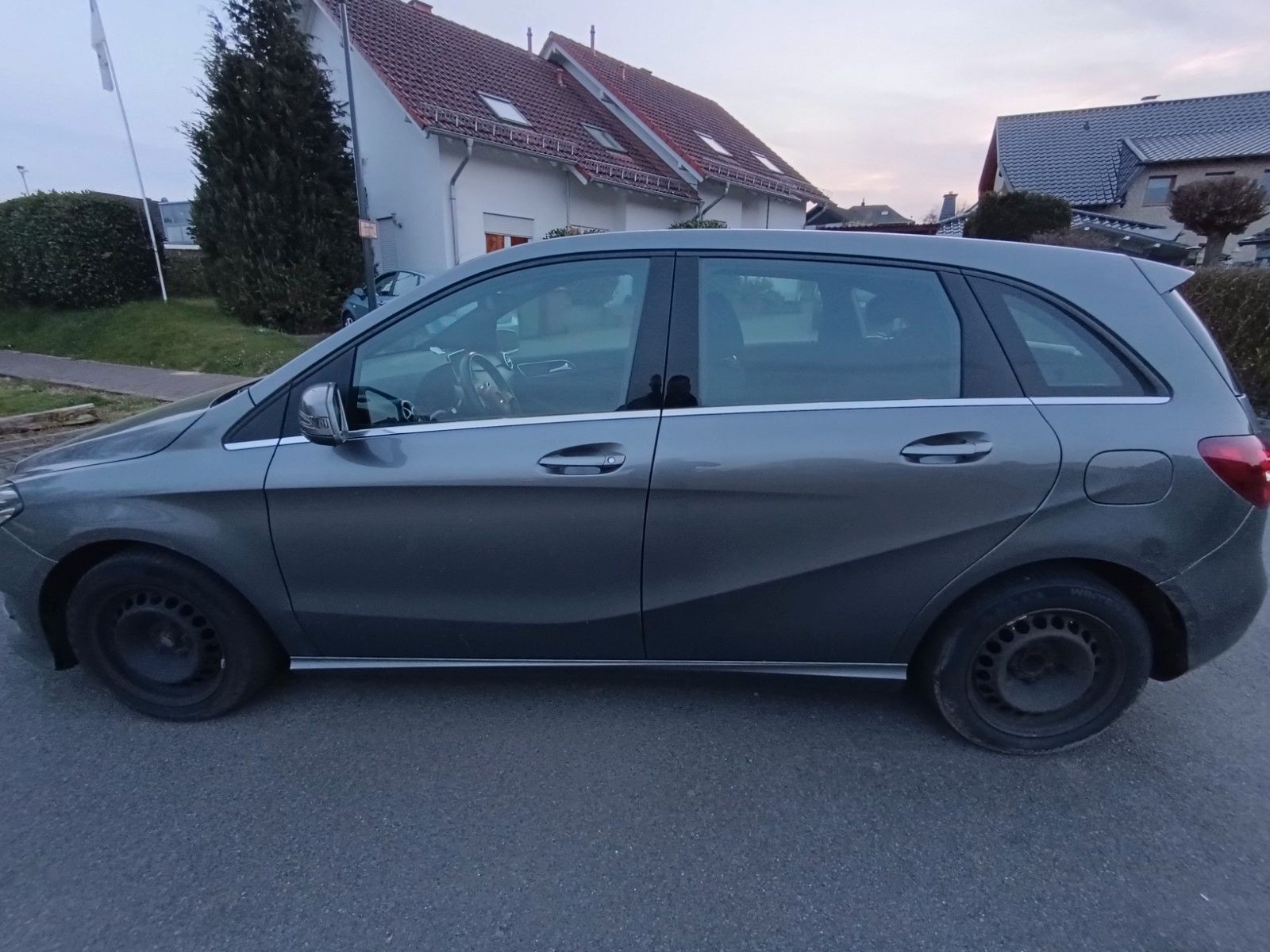 MERCEDES-BENZ B 200