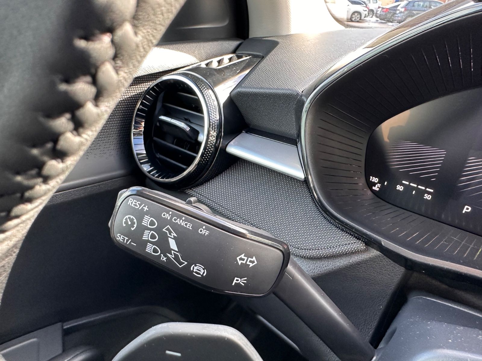 Fahrzeugabbildung SKODA Fabia Selection 1.0 TSI DSG LED/GRA/SHZG/APP