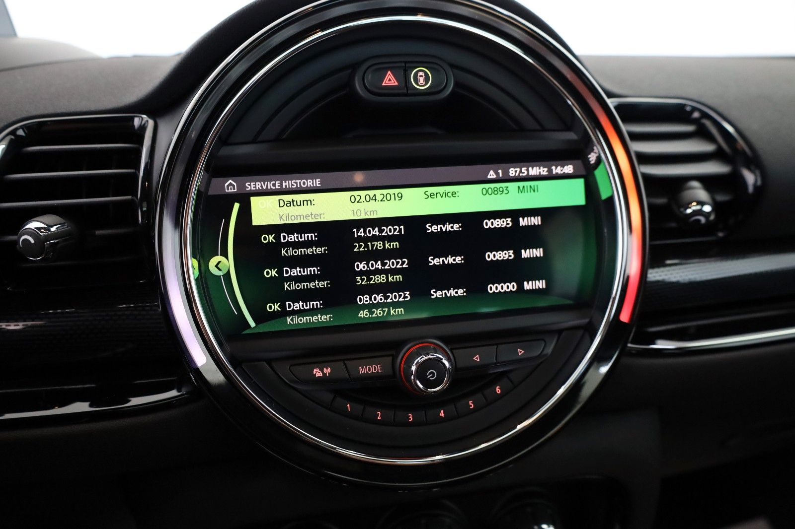 Fahrzeugabbildung MINI Clubman Cooper S All4 JCW Leder,Navi,LED,PanDach