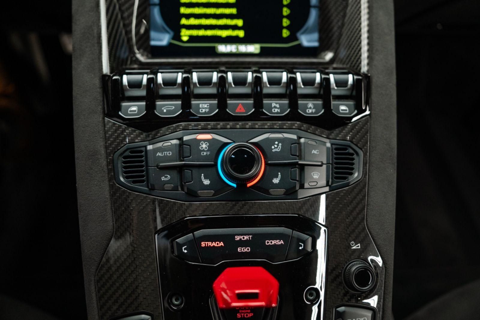 Fahrzeugabbildung Lamborghini Aventador Ultimae/KAMERA/CARBON/GARANTIE 05/27