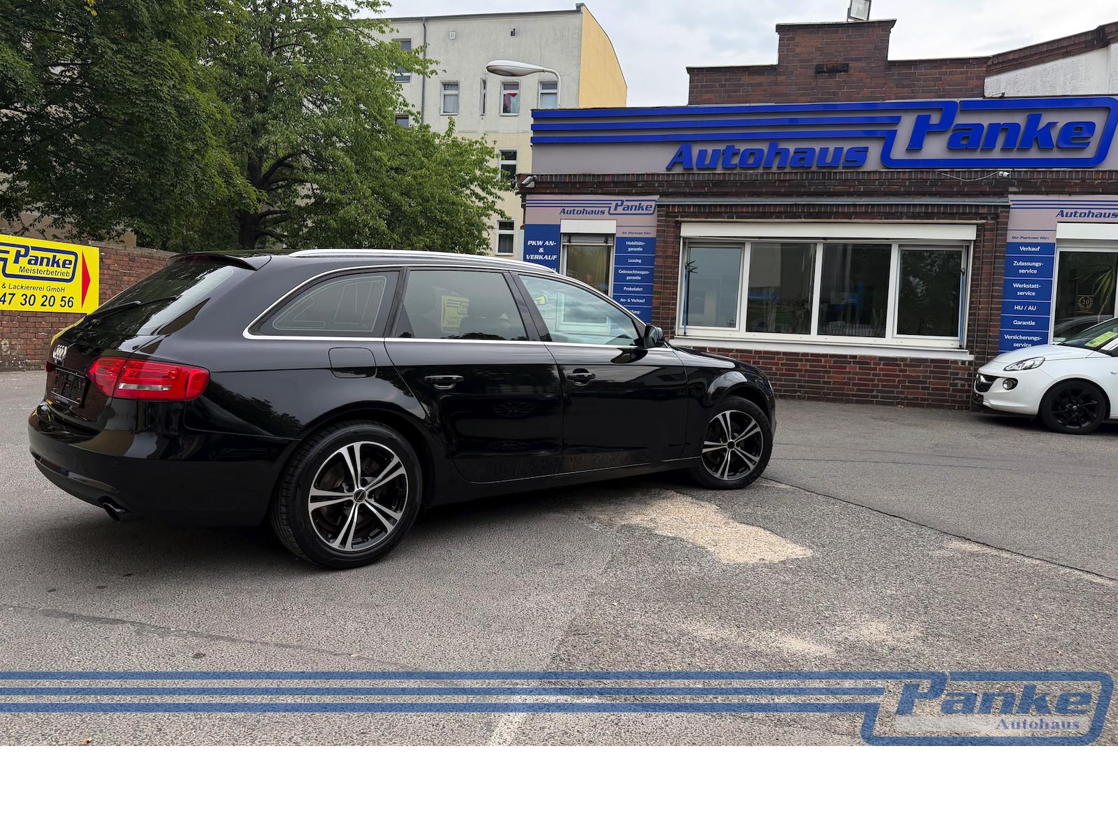 Audi A4 2012 — вигляд ззаду