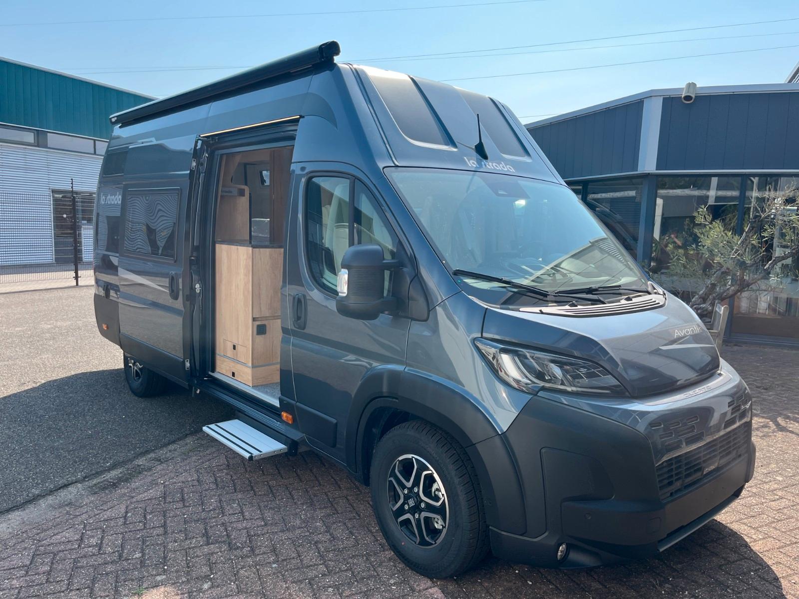 La Strada Avanti EB 180ps Neue 8-gang Aut LED NAVI Einzelb