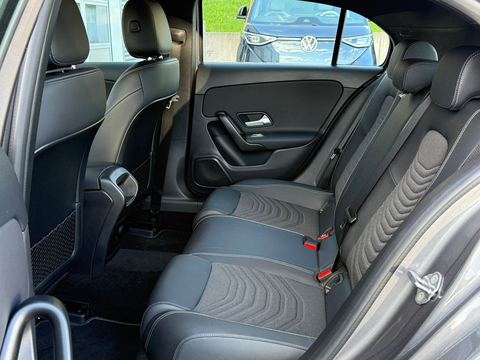 Fahrzeugabbildung Mercedes-Benz A 180d Advanced Aut LED SHZ Navi Kamera T-Leder