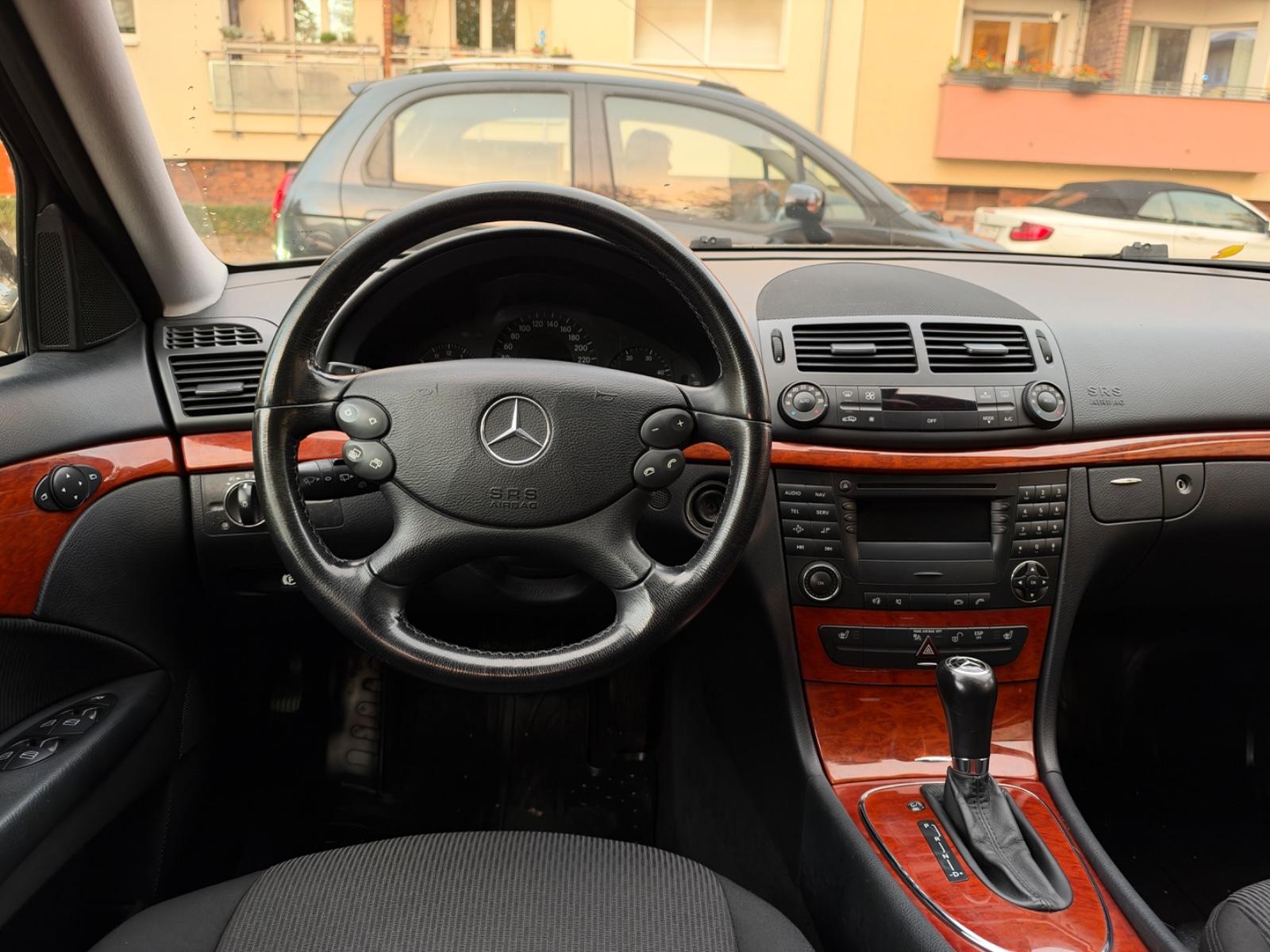 Mercedes-Benz E220 2007 — photo 15