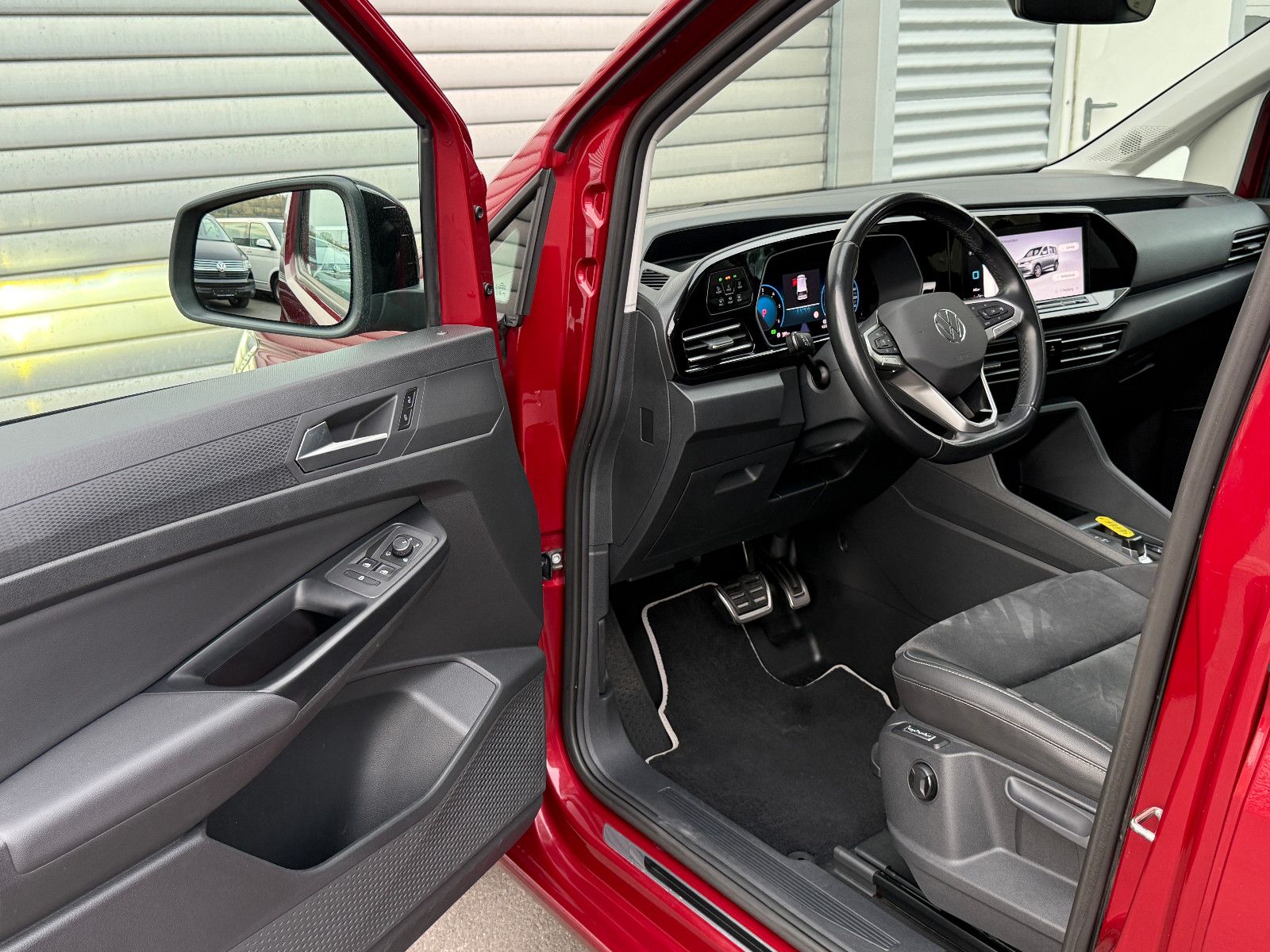 Fahrzeugabbildung Volkswagen Caddy Style TDI DSG ACC AHK Navi LED Pano Sthz