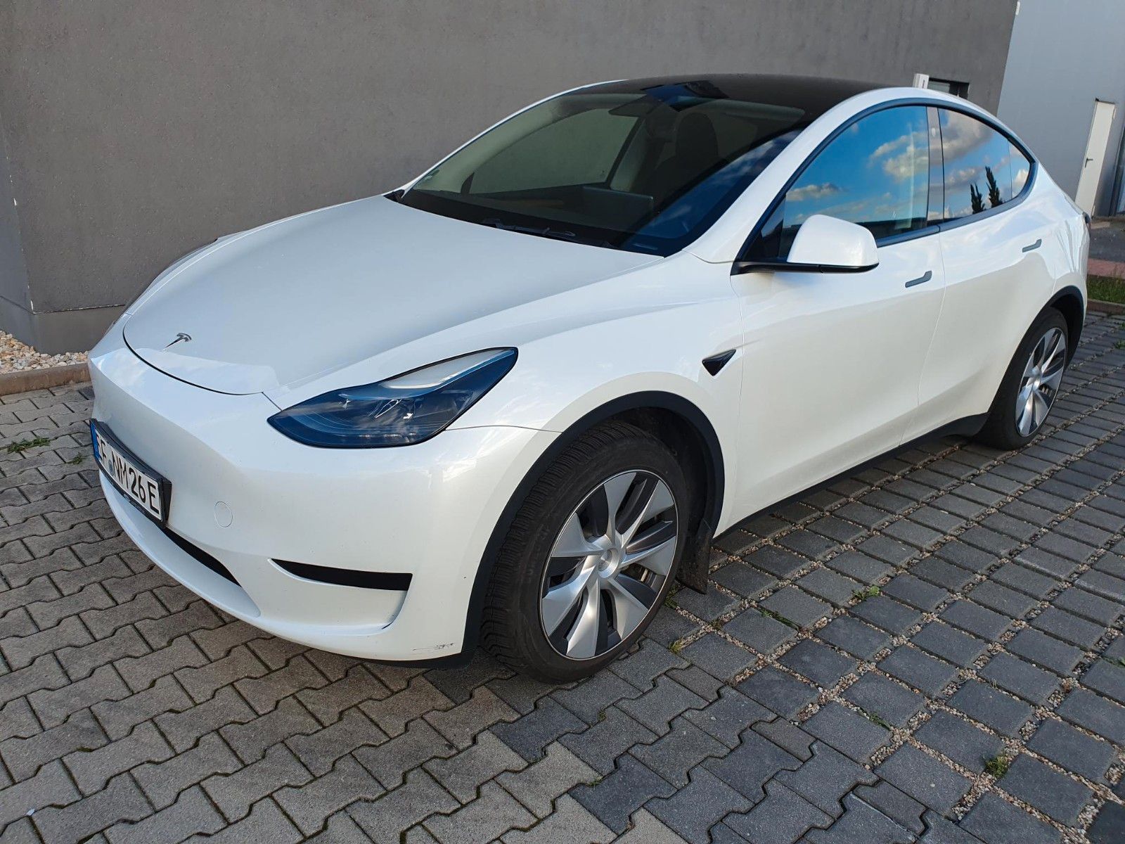 Tesla RWD, Allwetterreifen, AHK, SOH 91,4 %, HU neu