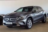 Mercedes-Benz GLA 180 KAM*Sitzhzg.*Navi*Bi-Xenon*ACC*Anhäng.* - mit Benzin-Antrieb: Grau, Sportfahrwerk, Geländewagen