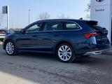 Skoda Octavia Combi 1.5 eTSI DSG SCOUT PANORAMA+AHK+SM - Skoda Octavia: Blau