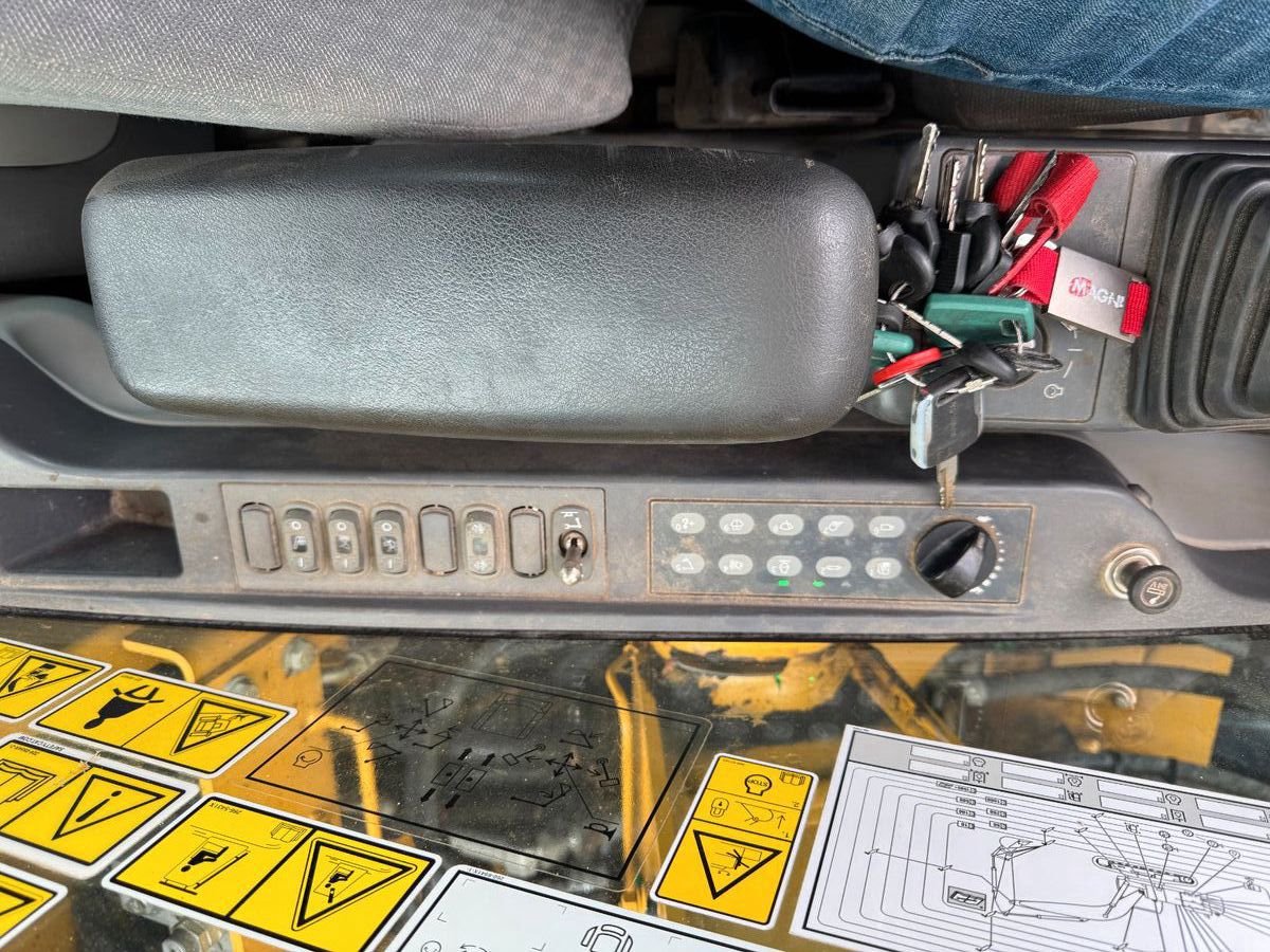 Fahrzeugabbildung CAT 311 FLRR / 2017 / 2.788h / TL  / hydr. GR