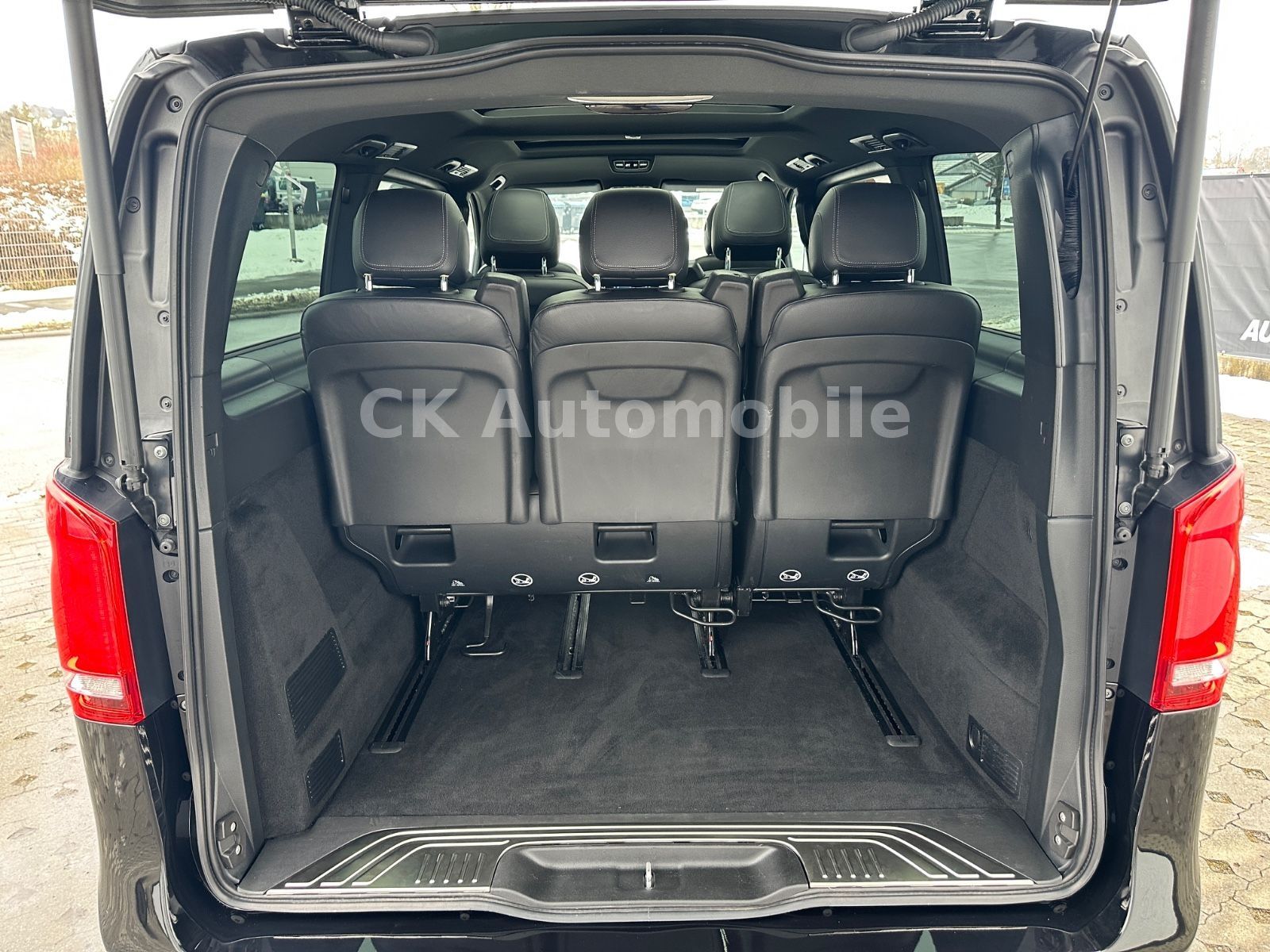 Fahrzeugabbildung Mercedes-Benz V 300 Avantgarde Edition AMG-LIne 4Matic Lang