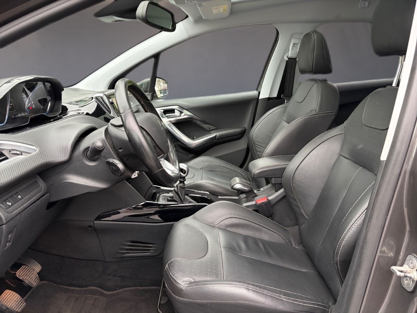 Fahrzeugabbildung Peugeot 2008 Allure , Leder,SitzheizungPanoDach,Kamera