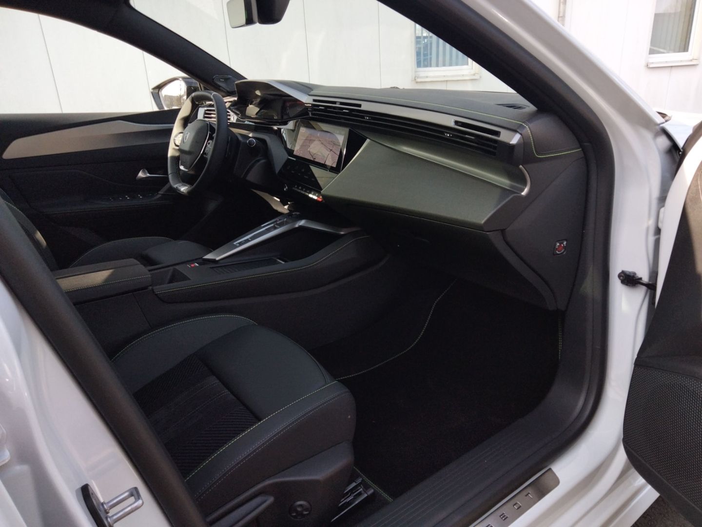 Fahrzeugabbildung Peugeot 308 1.5 SW GT BlueHDi 130 EAT8 AHK-abn. El. Pano