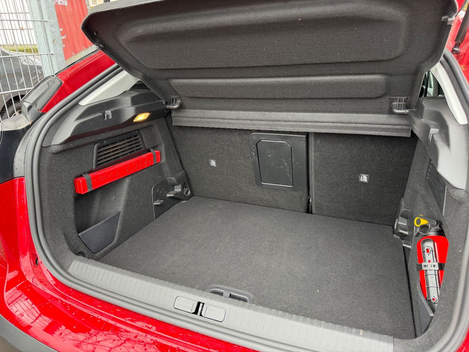 Fahrzeugabbildung Citroën C4 Lim. Max*PANO*HEADUP*KAMERA*TEILLEDER*PDC*ALU